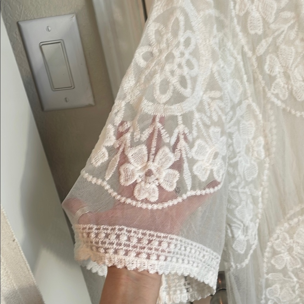 Elegant Sheer White Lace Kimono - Picture 5 of 6